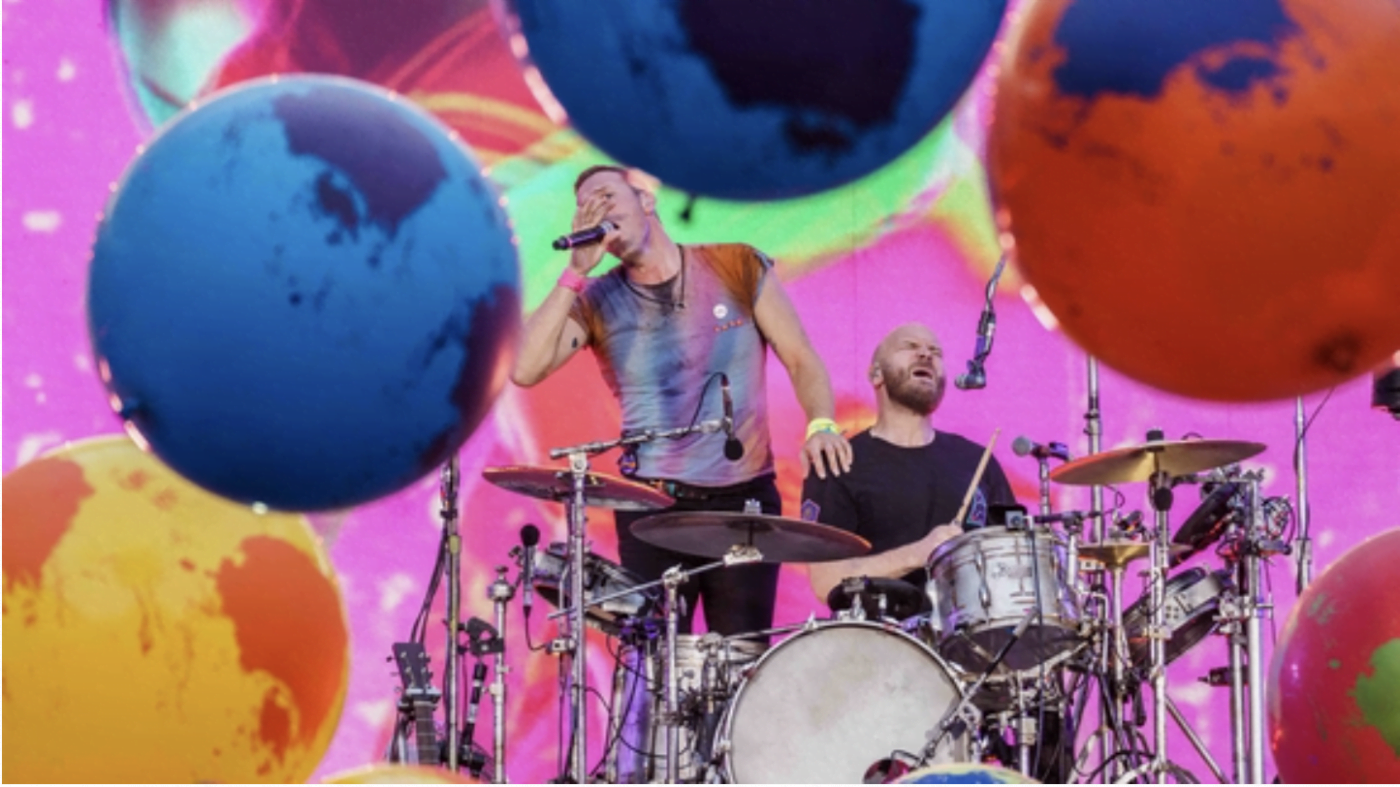 Coldplay in concert at the Stade de France: festive and colorful